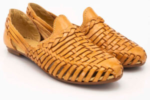 amantli-handmade-mexican-huarache-sandal-shoe-low-sole-benita-honey-pair-view-074